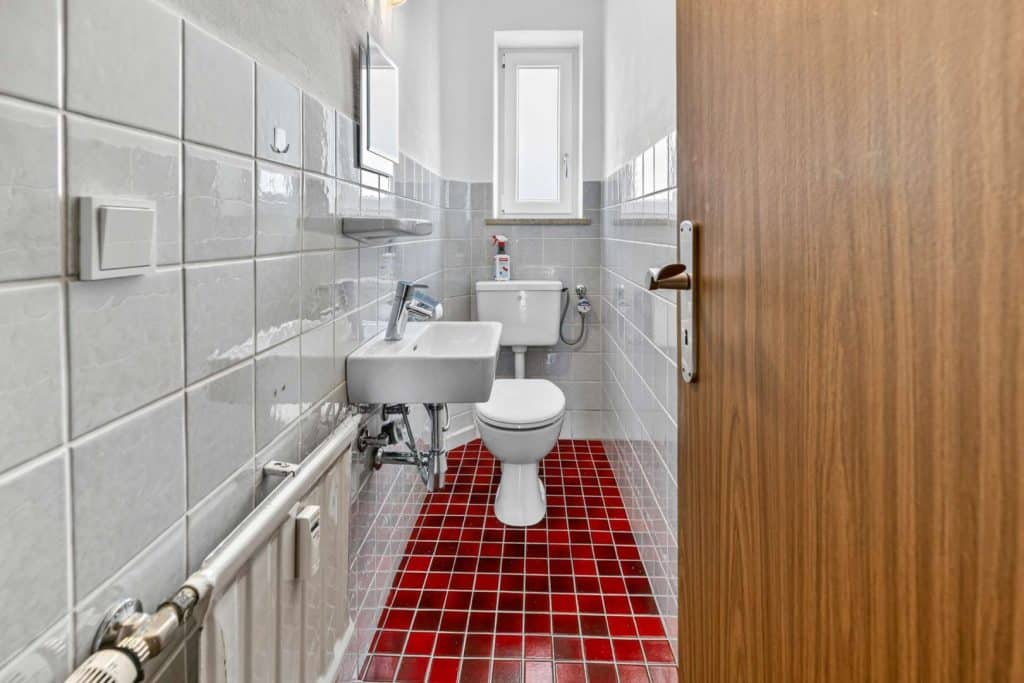 separate Toilette